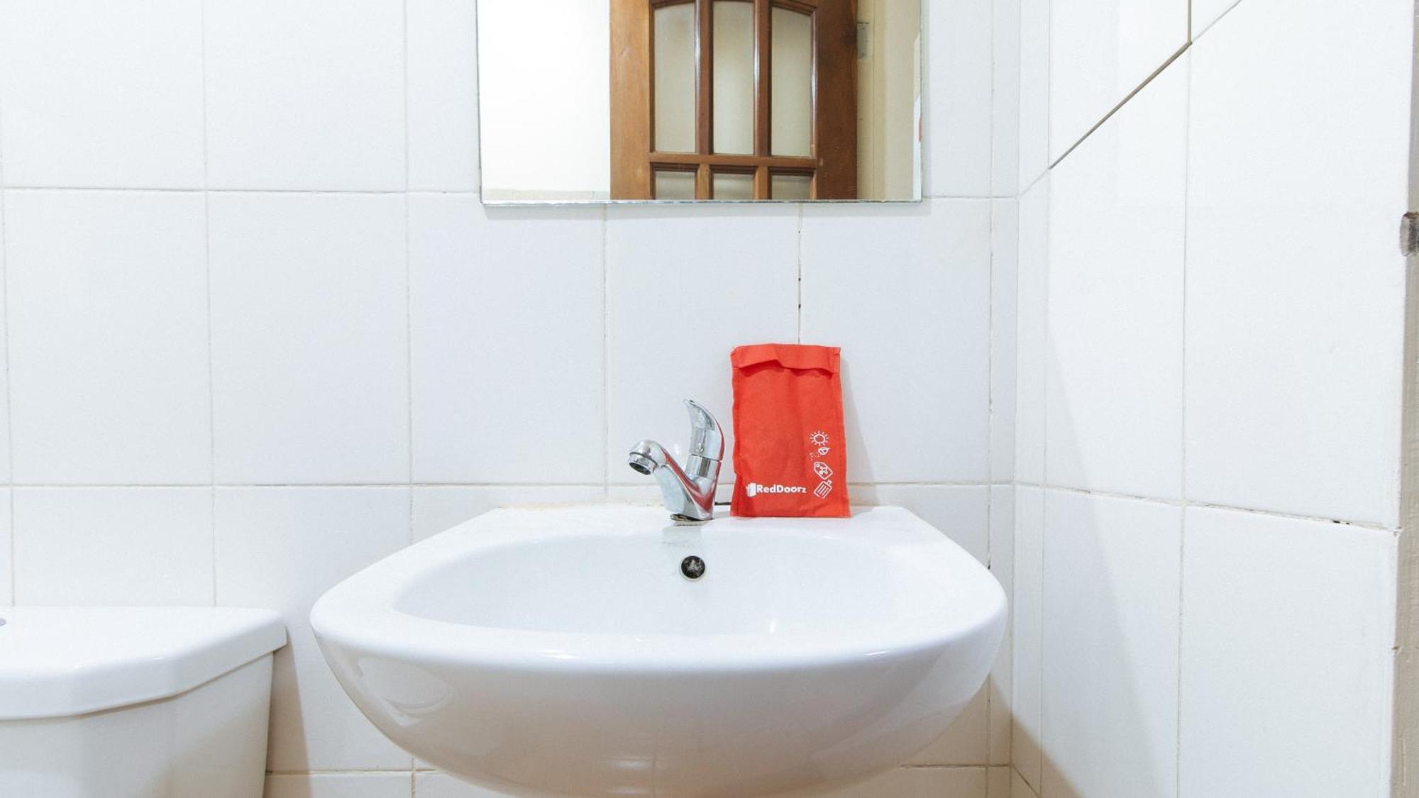 Reddoorz At Dbuilders Rooms Ph2 Taguig Exterior photo